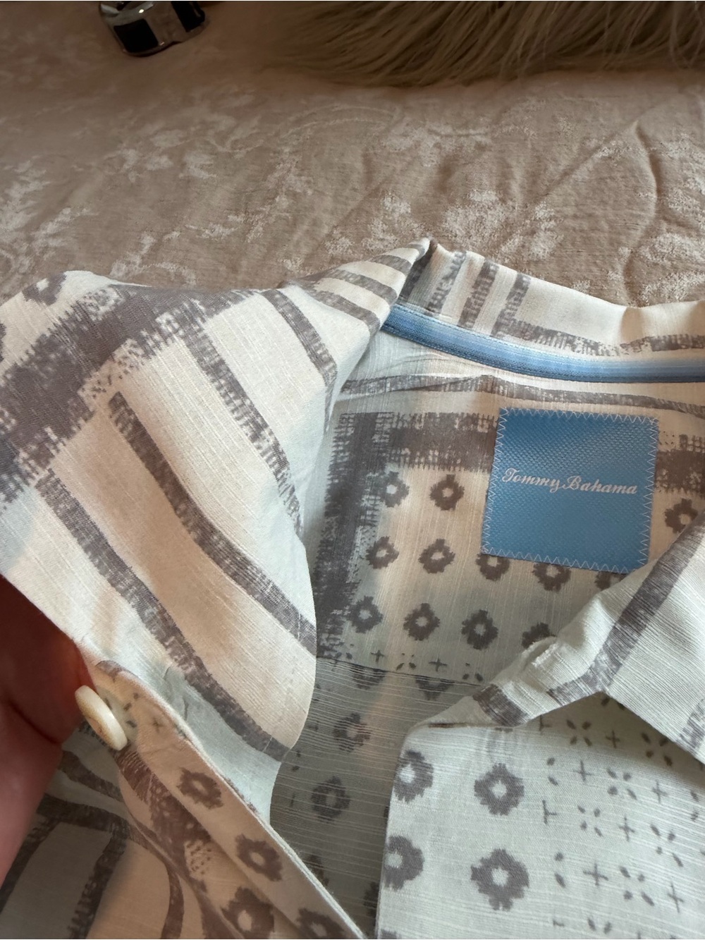 Tommy Bahama Beige/ Gray Extra Large - Picture 3 of 11
